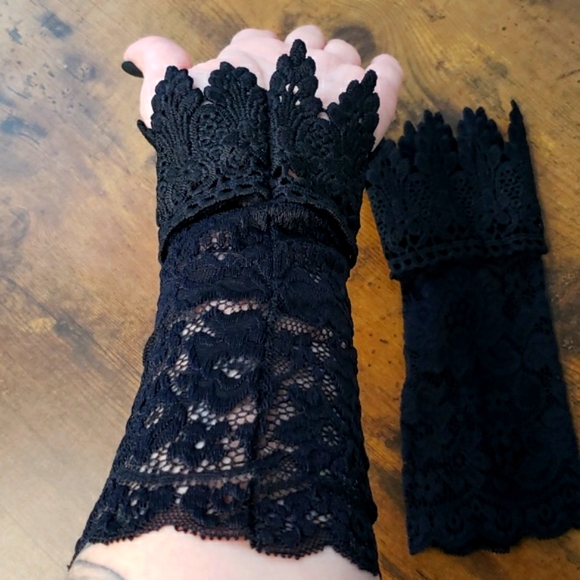 Black Lace Net Mesh Arm Cuff - Picture 3 of 11